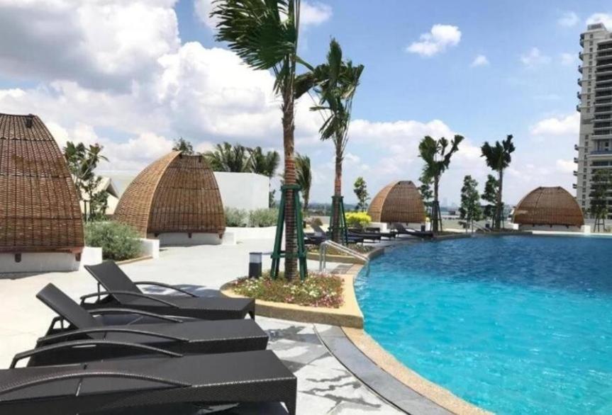 Almas Suites Poolview Netflix 100Mbps Bystay Nusajaya  Eksteriør billede